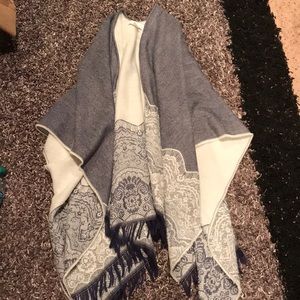 Adrienne Vittadini Scarf/Cape